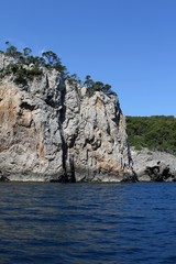 escalade de falaise en méditerranée