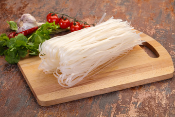 Raw rice noodles
