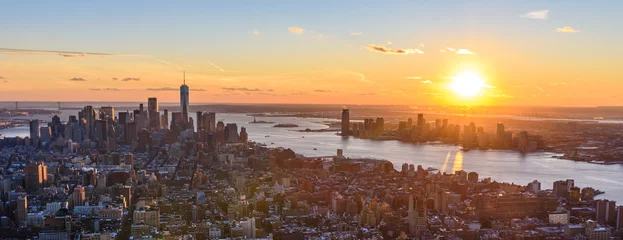 Fototapeten Blick von der Aussichtsplattform des Empire State Building bei Sonnenuntergang - Lower Manhattan Downtown, New York City, USA © Simon Dannhauer