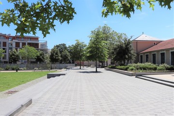 Place Hippolyte Peragut - Ville de Tassin-La-Demi-Lune  - Département du Rhône - France