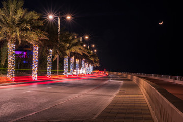 Obraz premium Road on Palma Jumeirah, Dubai at Night - Long exposure. UAE.