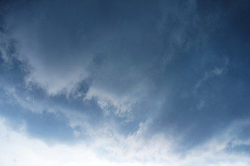 Obraz premium Gloomy scary rain clouds in the blue sky.
