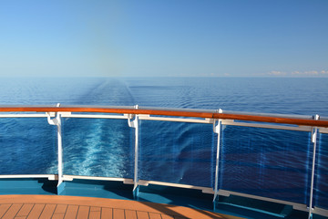 Obraz premium Cruise ship wake