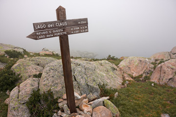 Indicator sign near Lake Claus, on the Maritime Alps, in Italy.
