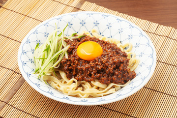ジャージャー麺
