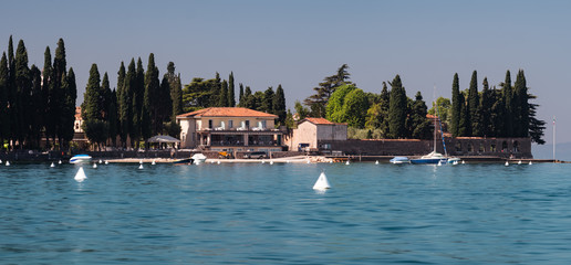 Fototapeta na wymiar Lake Gardasee Water view during Summer vacation time with a mediterranean feeling
