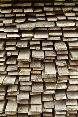 Many wooden boards are in the column. The wooden boards are dried out in the open air
