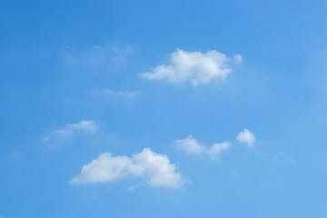 Obraz premium Blue sky background with clouds