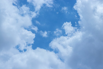 Obraz premium Blue sky background with clouds