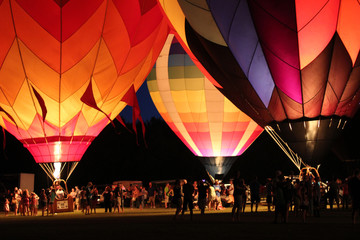 3 balloons glow
