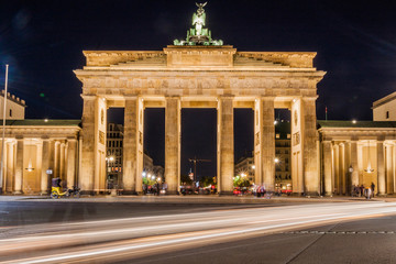 Obraz premium Dusk at the Brandenburger Tor (Brandenburg Gate) in Berlin, Germany
