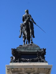 Monumento del rey Alfonso XII a caballo en el parque del retiro de Madrid