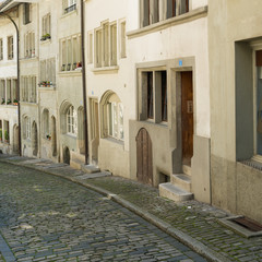 Obraz premium histoirc cobblestone streets and buildings in the old town of the Swiss city of Fribourg