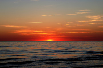 Fototapeta na wymiar Beautiful sunset at the sea