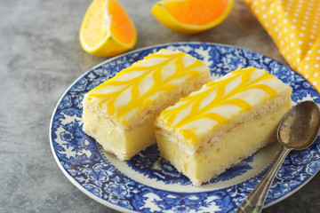 Lemon drizzle cake, lemon crust cake dessert.