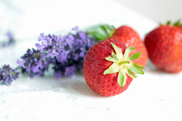 Erdbeeren und Lavendel