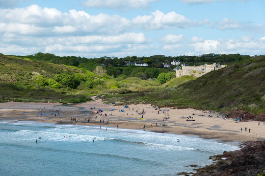 Manorbier Burg-Schloss und gleichnamiger Strand, Wales, gro&szlig;britannien