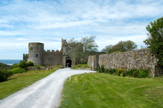 Manorbier Burg-Schloss und gleichnamiger Strand, Wales, gro&szlig;britannien