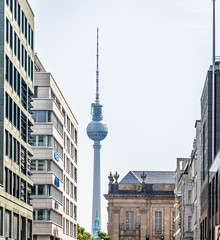 Berliner Fernsehturm in summer evening, Berlin