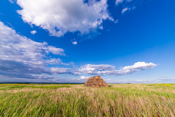 Obraz premium freshly bales of hay on autumn field with white clouds in blue sky
