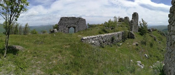 Morcone - Panoramica dei ruderi del castello
