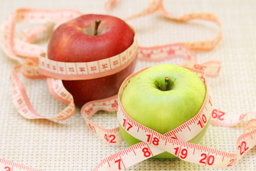 Apples and flexible ruler as a concept of dieting and weight control	