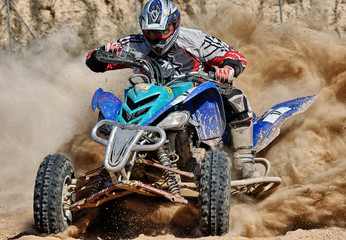  Quad bike in dust cloud © José 16
