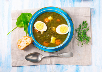 Sorrel soup with potatoes and egg