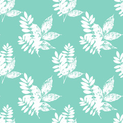 Fototapeta na wymiar Cute white leaves in hand drawn style. Floral seamless pattern. Trendy circle background for paper, textile, decoration and wrapping