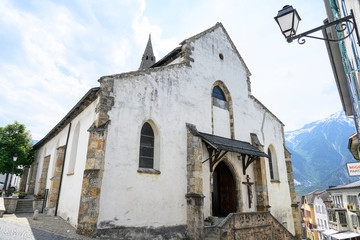 Fototapeta na wymiar Aussenansicht der Kirche von Leuk-Stadt, Wallis, Schweiz