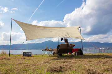 絶景を前にオシャレ女子キャンパー