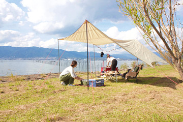 絶景を前にオシャレ女子キャンパー