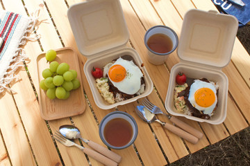 海辺でおしゃれピクニックランチ