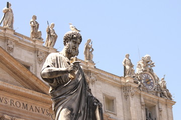 Obraz premium Saint Peter's Basilica in St. Peter's Square, Vatican City. Vatican Museum, Rome, Italy.