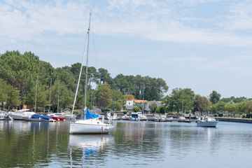 Fototapeta na wymiar lake in Gironde France in Lacanau village with boat