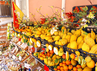 Obraz na płótnie Canvas Traditional delicious Italian lemons in Taormina, Sicily, Italy