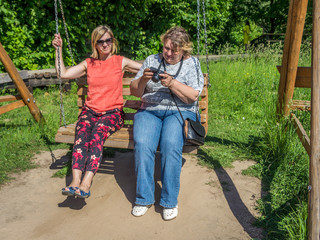 Two elderly women communicate in the Park