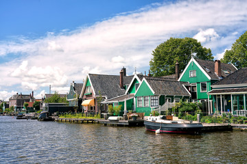 Fototapeta na wymiar View of the beautiful dutch houses at Zaandijk, Netherlands