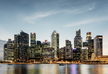 Fototapeta na wymiar Evening view of Marina Bay and downtown of Singapore