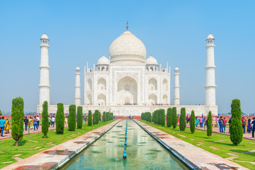 Fototapeta na wymiar Scenic view of the Taj Mahal on blue sky background
