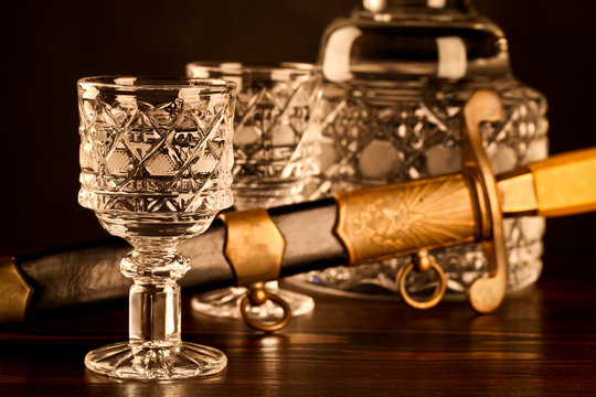 https://www.shutterstock.com/ru/image-photo/two-wineglasses-crystal-carafe-bottle-near-1404683183?src=vhRkEb1Ftae2VUWDrGO5yw-3-34