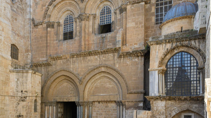 Fototapeta na wymiar Entrée du Saint Sépulcre à Jerusalem