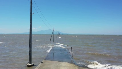 A road that sinks into the sea at high tide (Nagabeta-Kaisyouro)