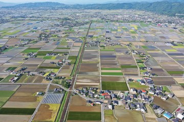 It is a rich rural area of ​​a regional city.