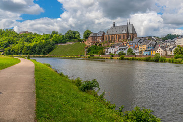 Kirche von Saarburg oberhalb der Saar