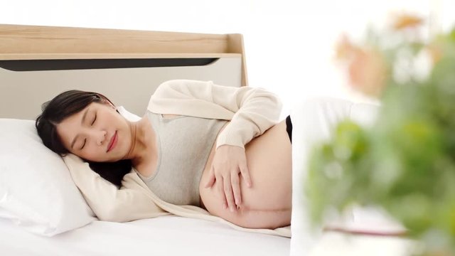 Sleep during the day is relaxation, health care for pregnant mothers and near birth. Which helps in the growth of the body and the brain of the baby when a child is born, he will have good health
