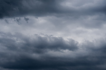 Obraz premium Blue storm clouds before the rain, dramatic sky
