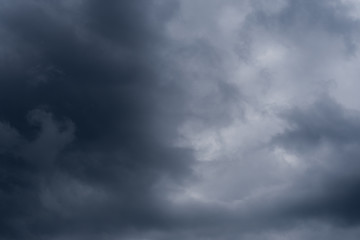 Fototapeta premium Blue storm clouds before the rain, dramatic sky