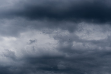 Obraz premium Blue storm clouds before the rain, dramatic sky