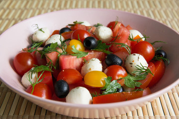 Salad with tomatoes, olives and mozzarella cheese